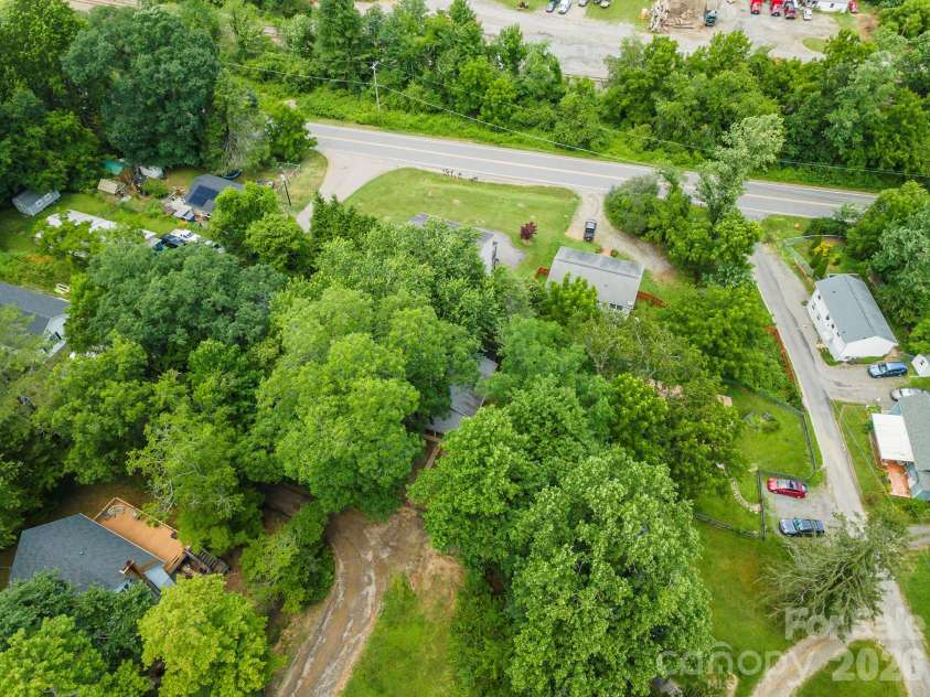 14 Border Street, Black Mountain, NC 28711.  MLS# CAR4392879, YatesRealty ID 34900. 