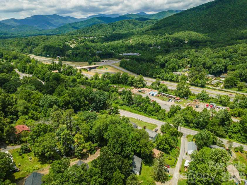 14 Border Street, Black Mountain, NC 28711.  MLS# CAR4392879, YatesRealty ID 34900. 