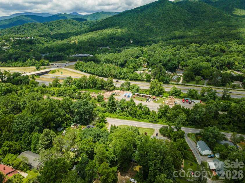 14 Border Street, Black Mountain, NC 28711.  MLS# CAR4392879, YatesRealty ID 34900. 