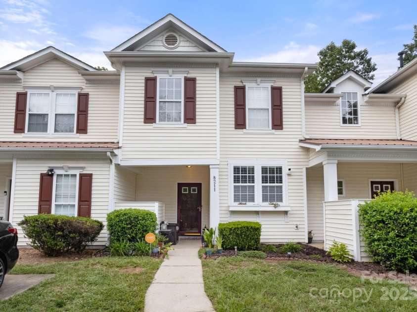 8211 Carob Tree Lane, Charlotte, NC 28215.  MLS# CAR4297175, YatesRealty ID 34900. 