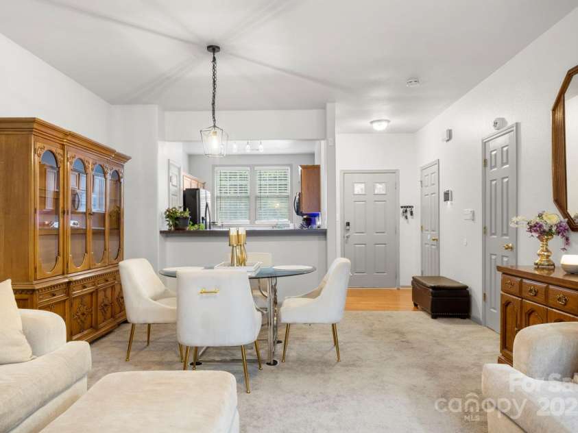 8211 Carob Tree Lane, Charlotte, NC 28215.  MLS# CAR4297175, YatesRealty ID 34900. 