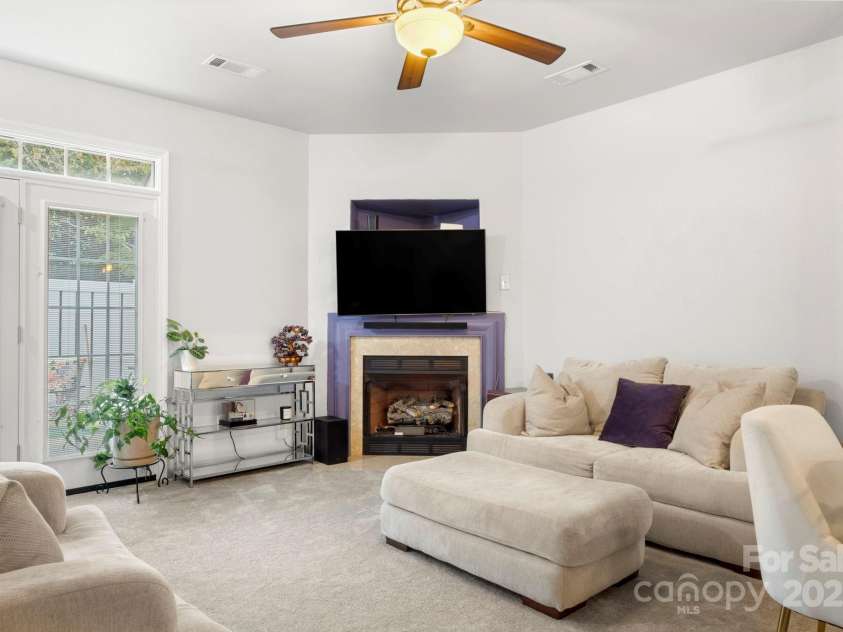 8211 Carob Tree Lane, Charlotte, NC 28215.  MLS# CAR4297175, YatesRealty ID 34900. 