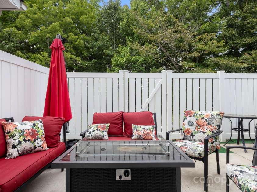 8211 Carob Tree Lane, Charlotte, NC 28215.  MLS# CAR4297175, YatesRealty ID 34900. 