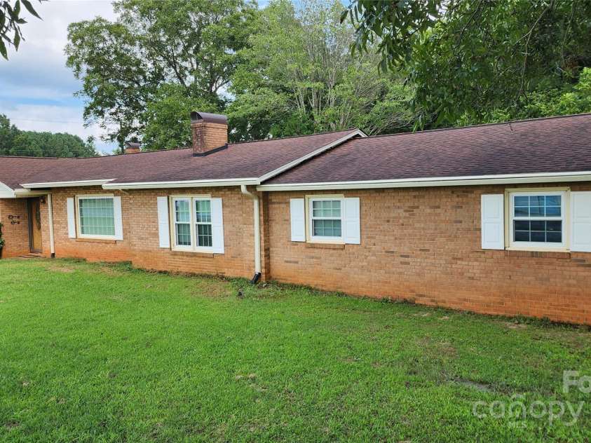 5826 St Peters Church Road, Conover, NC 28613.  MLS# CAR4296331, YatesRealty ID 34902. Front Right Exterior