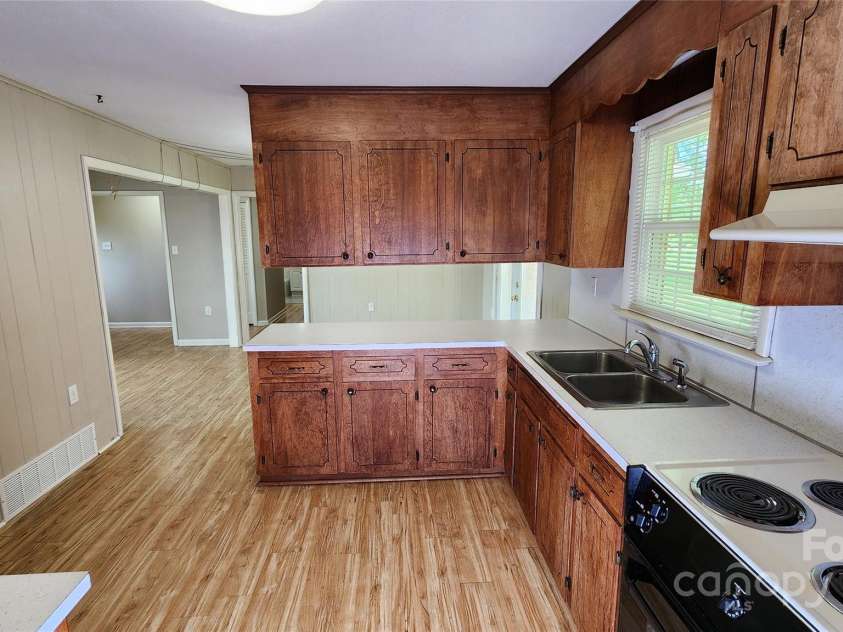 5826 St Peters Church Road, Conover, NC 28613.  MLS# CAR4296331, YatesRealty ID 34902. Kitchen