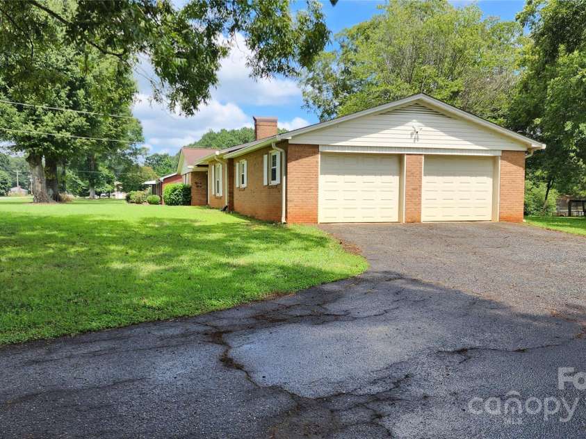 5826 St Peters Church Road, Conover, NC 28613.  MLS# CAR4296331, YatesRealty ID 34902. Right Exterior