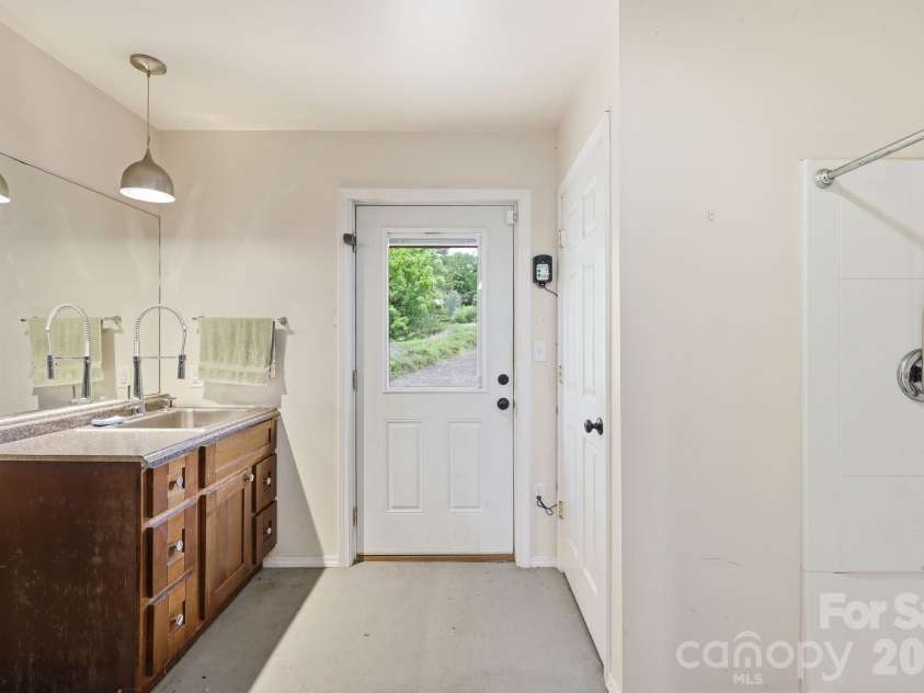 41 Bell Sprinkle Road, Weaverville, NC 28787.  MLS# CAR4391644, YatesRealty ID 34903. Full bathroom in detached workshop garage