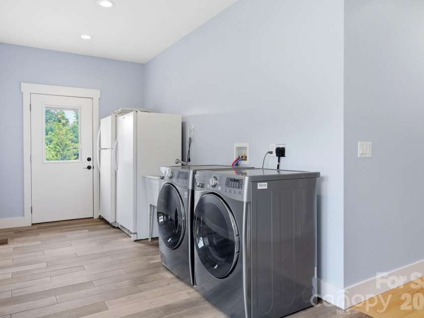 41 Bell Sprinkle Road, Weaverville, NC 28787.  MLS# CAR4391644, YatesRealty ID 34903. Laundry room