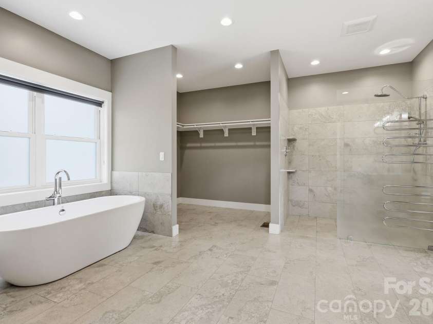 41 Bell Sprinkle Road, Weaverville, NC 28787.  MLS# CAR4391644, YatesRealty ID 34903. Primary bath