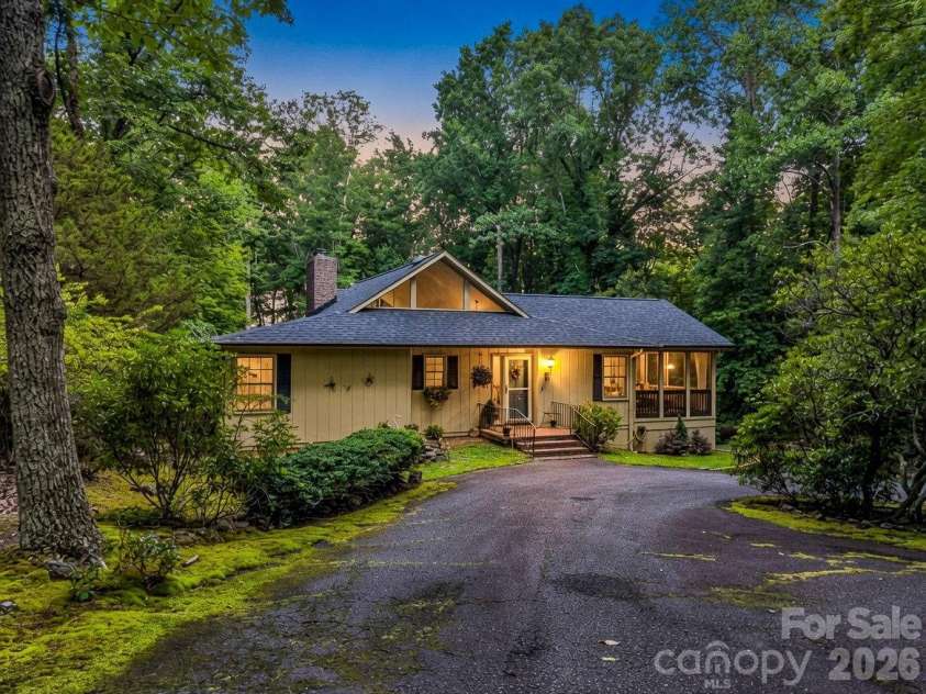 390 Mountain Laurel Drive, Columbus, NC 28722.  MLS# CAR4399139, YatesRealty ID 34904. Quiet and private setting with a circular driveway