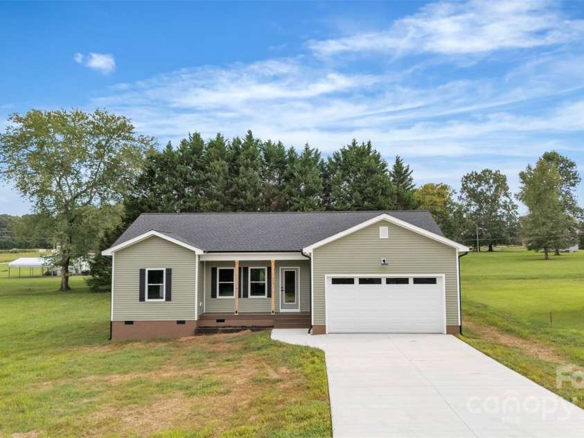 115 Peacock Hollar Road, Statesville, NC 28625.  MLS# CAR4296891, YatesRealty ID 34905. 