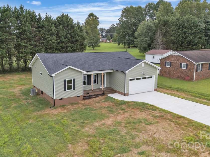 115 Peacock Hollar Road, Statesville, NC 28625.  MLS# CAR4296891, YatesRealty ID 34905. 