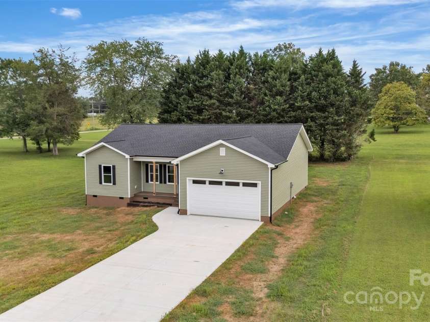 115 Peacock Hollar Road, Statesville, NC 28625.  MLS# CAR4296891, YatesRealty ID 34905. 