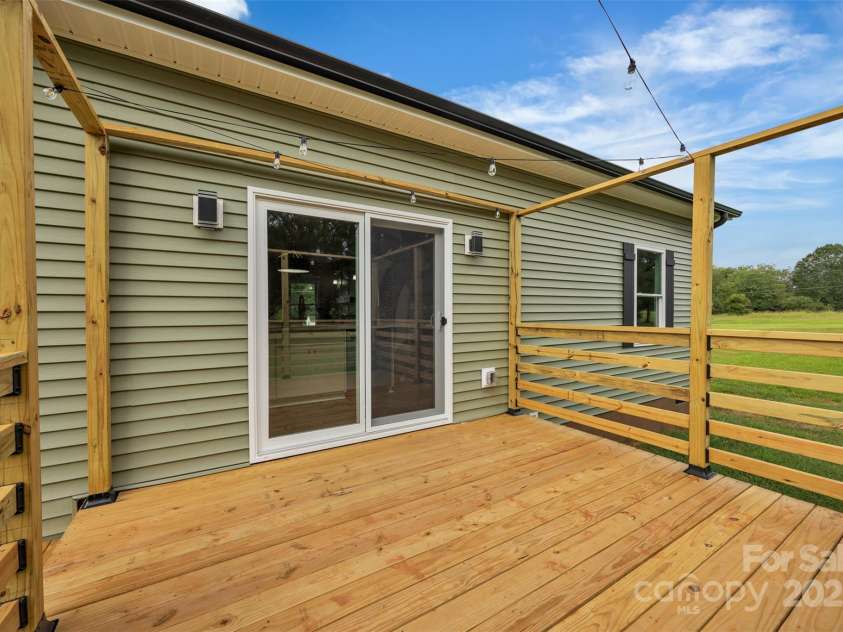 115 Peacock Hollar Road, Statesville, NC 28625.  MLS# CAR4296891, YatesRealty ID 34905. 