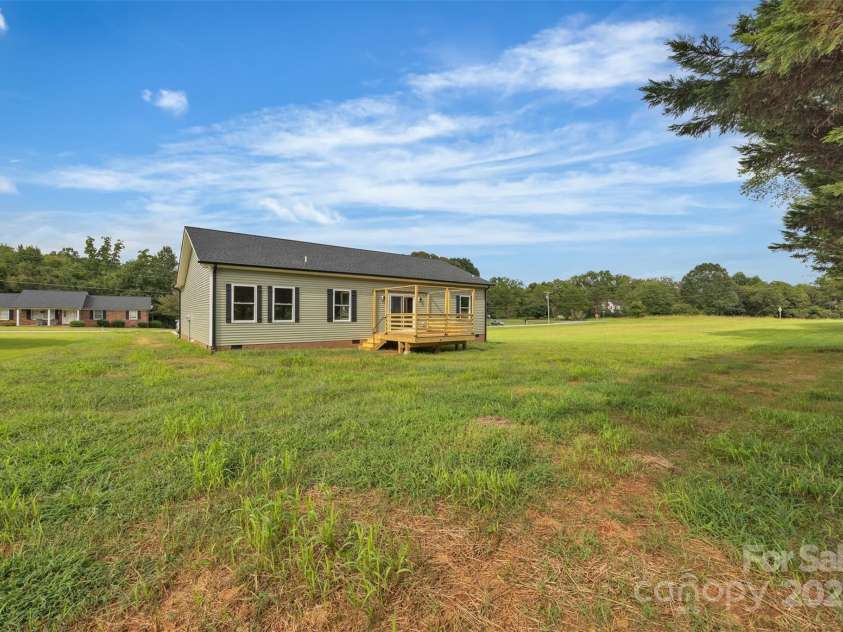 115 Peacock Hollar Road, Statesville, NC 28625.  MLS# CAR4296891, YatesRealty ID 34905. 