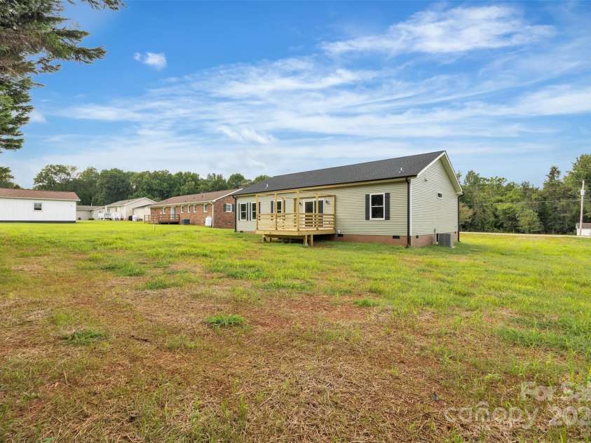 115 Peacock Hollar Road, Statesville, NC 28625.  MLS# CAR4296891, YatesRealty ID 34905. 