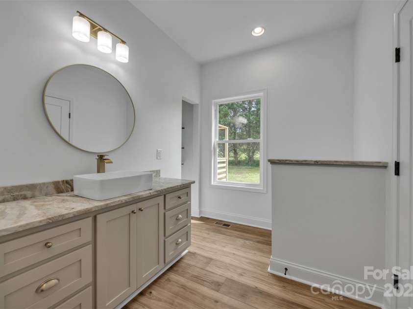 115 Peacock Hollar Road, Statesville, NC 28625.  MLS# CAR4296891, YatesRealty ID 34905. Primary Bath