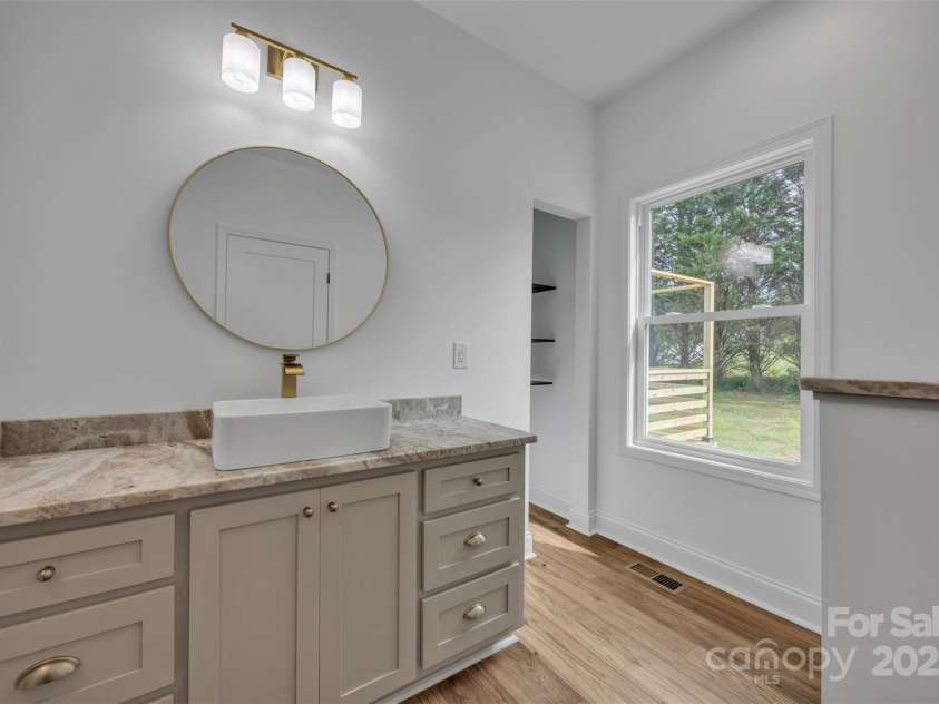 115 Peacock Hollar Road, Statesville, NC 28625.  MLS# CAR4296891, YatesRealty ID 34905. Primary Bath