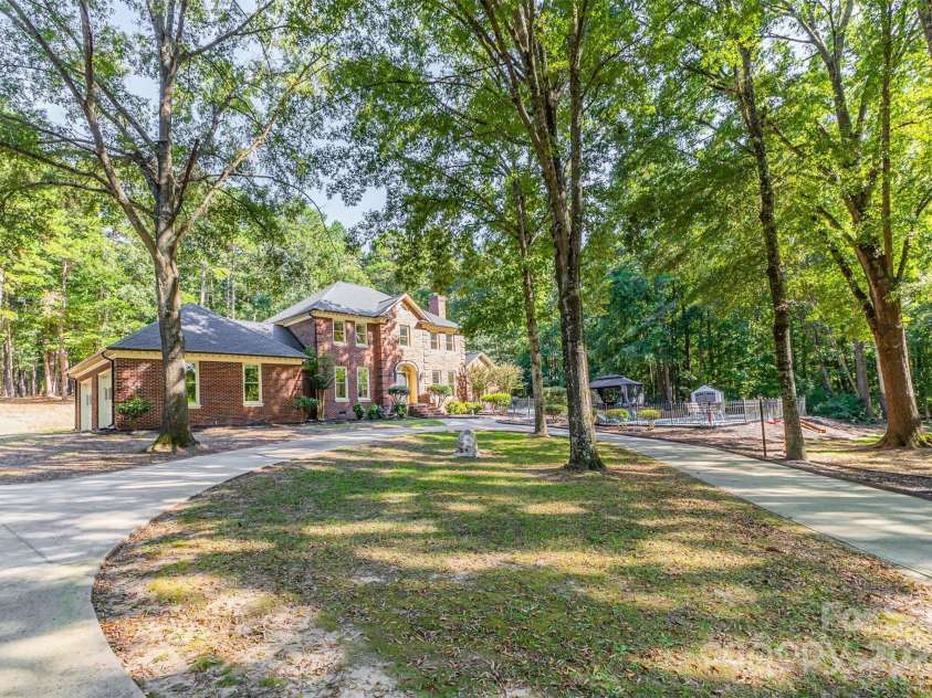 15655 Highway 601 Highway, Midland, NC 28107.  MLS# CAR4302018, YatesRealty ID 34905. Circular Drive Entrance