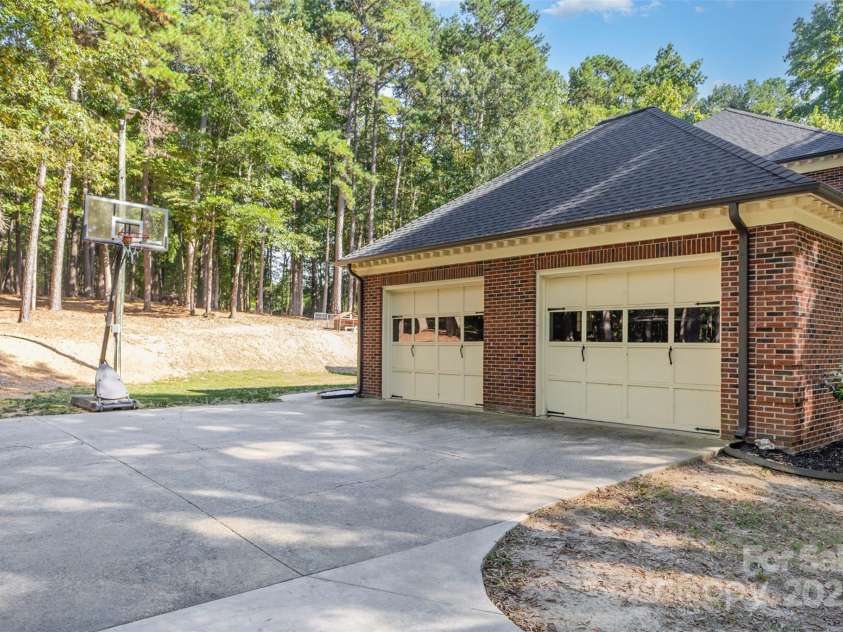 15655 Highway 601 Highway, Midland, NC 28107.  MLS# CAR4302018, YatesRealty ID 34905. Side Entry Garage