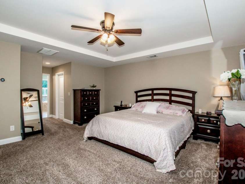 130 Eagles Landing Drive, Mooresville, NC 28117.  MLS# CAR4407110, YatesRealty ID 34907. Spacious primary suite