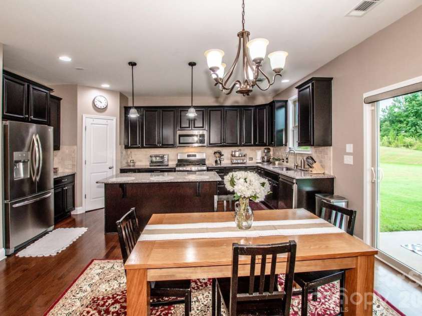 130 Eagles Landing Drive, Mooresville, NC 28117.  MLS# CAR4407110, YatesRealty ID 34907. Stainless appliances