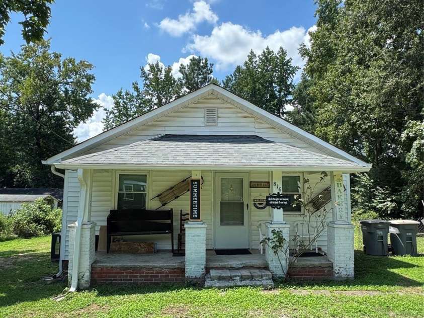 816 Skyland Drive, Kannapolis, NC 28124.  MLS# CAR4296768, YatesRealty ID 34908. Charming bungalow with large front porch
