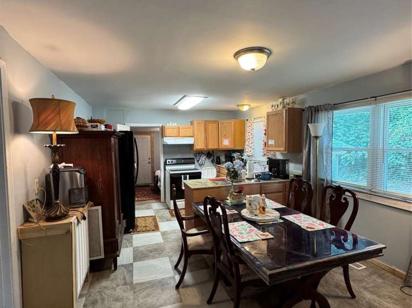 816 Skyland Drive, Kannapolis, NC 28124.  MLS# CAR4296768, YatesRealty ID 34908. Dining area next to kitchen