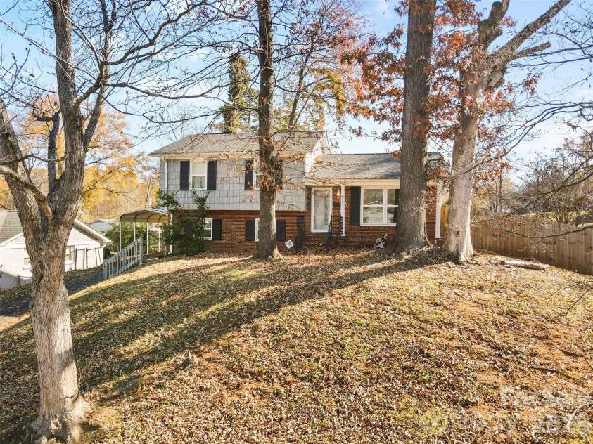 1323 Ranch Road, Charlotte, NC 28208.  MLS# CAR4323042, YatesRealty ID 3491. 