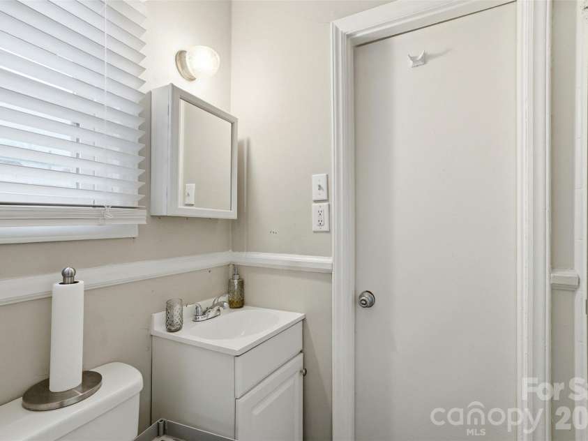 1323 Ranch Road, Charlotte, NC 28208.  MLS# CAR4323042, YatesRealty ID 3491. 