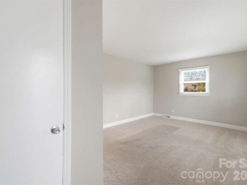 1323 Ranch Road, Charlotte, NC 28208.  MLS# CAR4323042, YatesRealty ID 3491. 