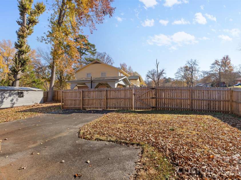 1323 Ranch Road, Charlotte, NC 28208.  MLS# CAR4323042, YatesRealty ID 3491. 