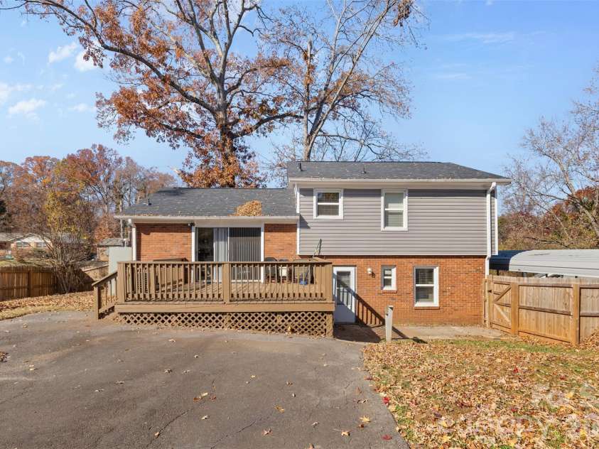 1323 Ranch Road, Charlotte, NC 28208.  MLS# CAR4323042, YatesRealty ID 3491. 