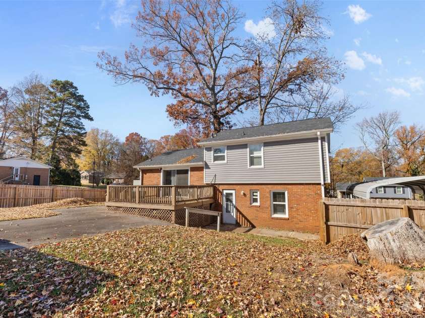 1323 Ranch Road, Charlotte, NC 28208.  MLS# CAR4323042, YatesRealty ID 3491. 