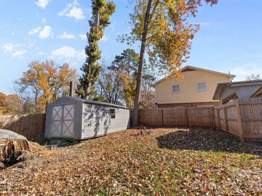 1323 Ranch Road, Charlotte, NC 28208.  MLS# CAR4323042, YatesRealty ID 3491. 