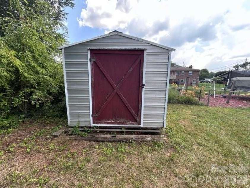 3196 Westview Street, Valdese, NC 28690.  MLS# CAR4400325, YatesRealty ID 34910. 