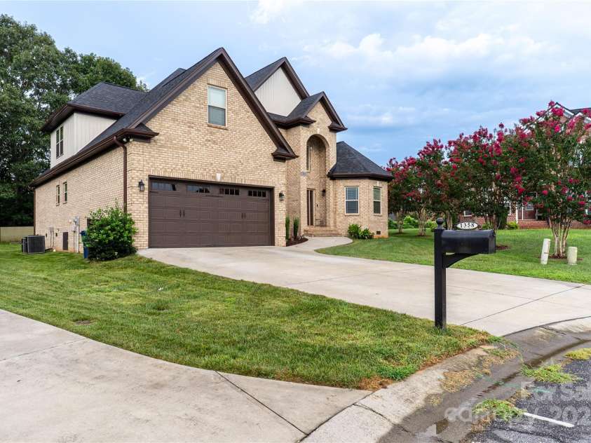 1358 37th Avenue Place, Hickory, NC 28601.  MLS# CAR4297206, YatesRealty ID 34911. 