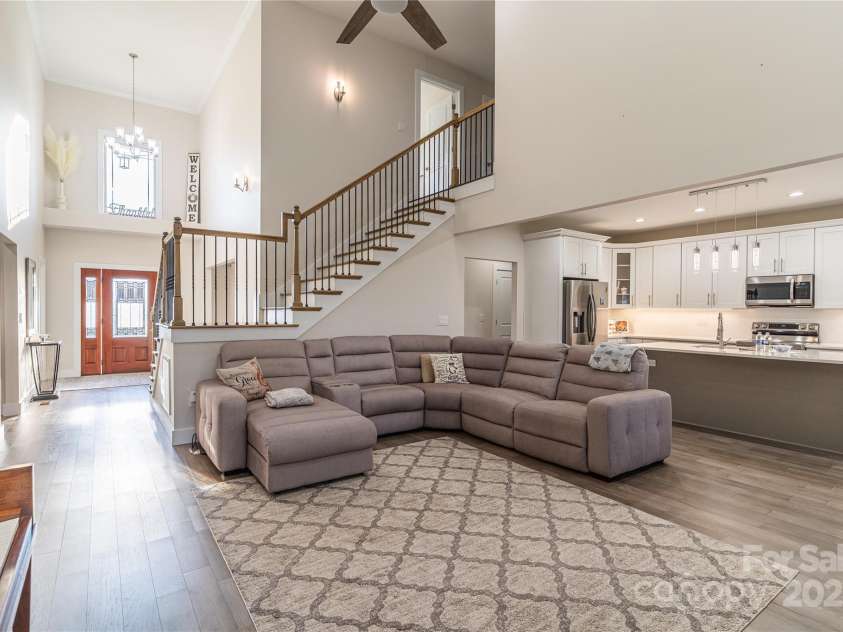 1358 37th Avenue Place, Hickory, NC 28601.  MLS# CAR4297206, YatesRealty ID 34911. 