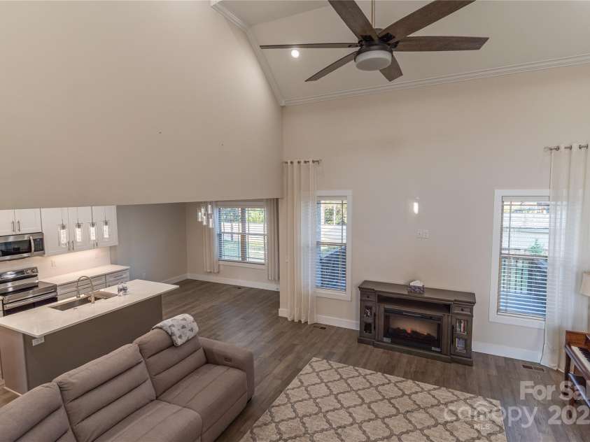 1358 37th Avenue Place, Hickory, NC 28601.  MLS# CAR4297206, YatesRealty ID 34911. 
