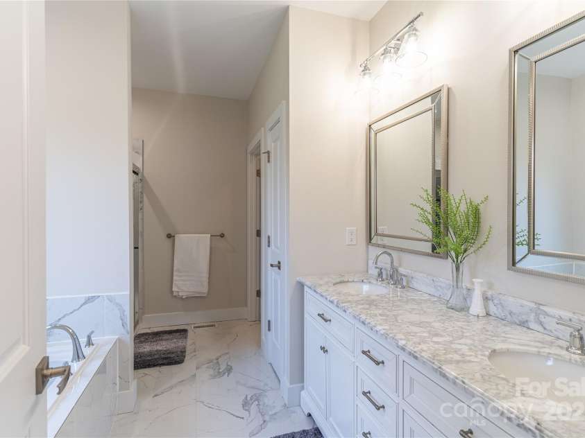 1358 37th Avenue Place, Hickory, NC 28601.  MLS# CAR4297206, YatesRealty ID 34911. 