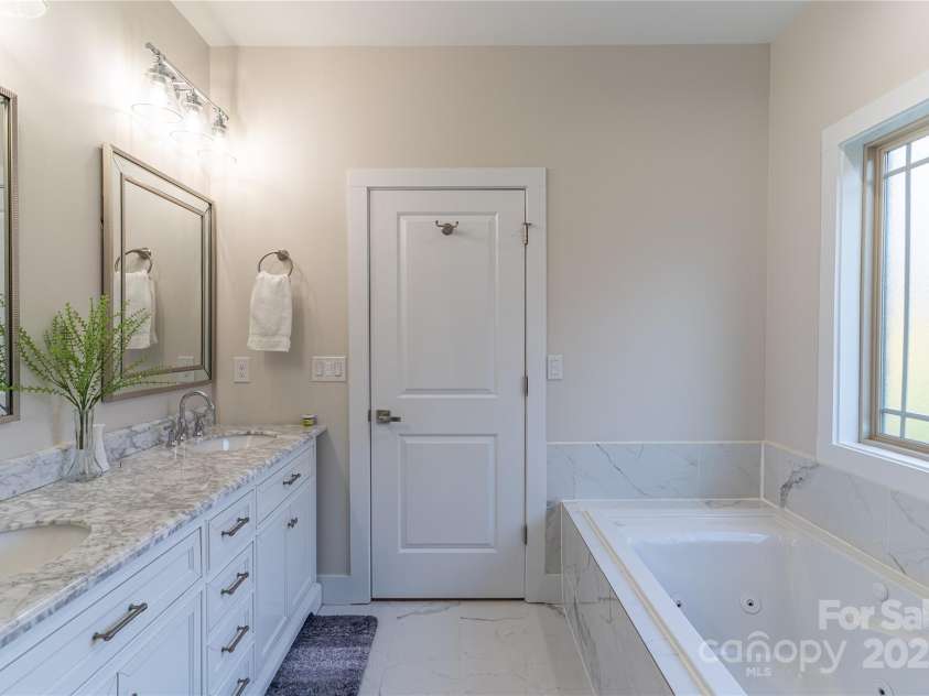 1358 37th Avenue Place, Hickory, NC 28601.  MLS# CAR4297206, YatesRealty ID 34911. 
