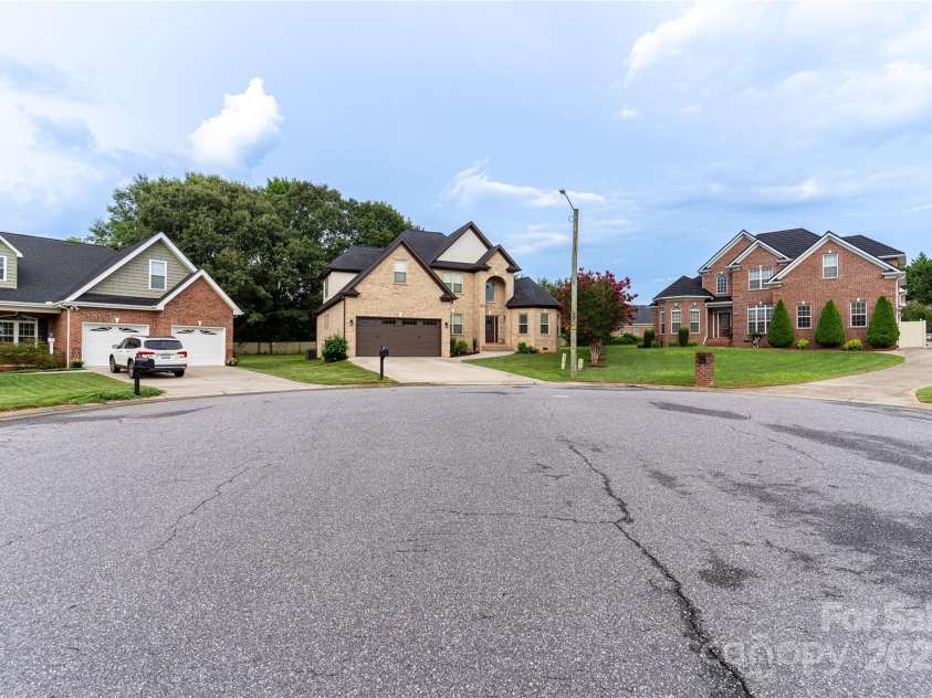 1358 37th Avenue Place, Hickory, NC 28601.  MLS# CAR4297206, YatesRealty ID 34911. 