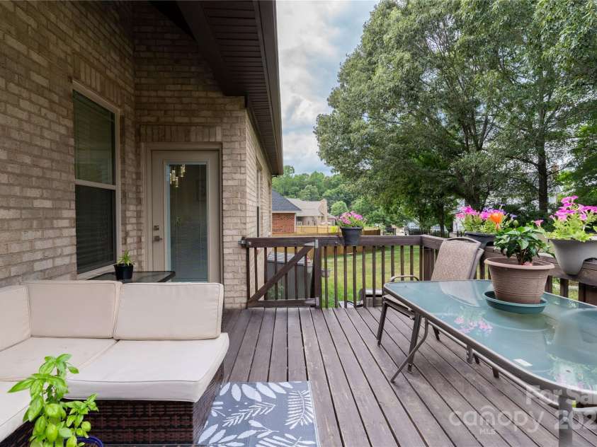 1358 37th Avenue Place, Hickory, NC 28601.  MLS# CAR4297206, YatesRealty ID 34911. 