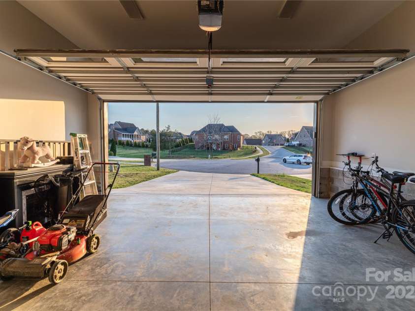 1358 37th Avenue Place, Hickory, NC 28601.  MLS# CAR4297206, YatesRealty ID 34911. 