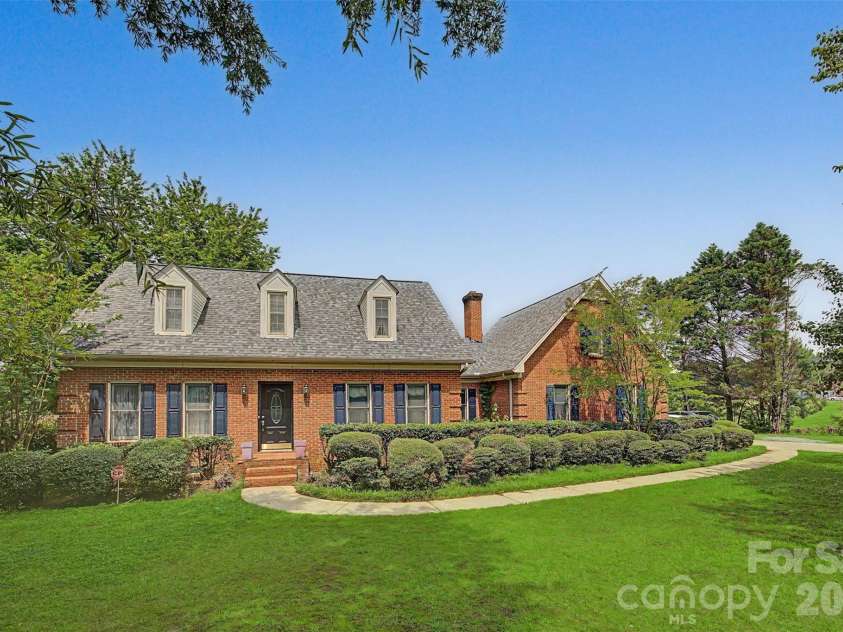 402 Providence Road, Waxhaw, NC 28173.  MLS# CAR4383311, YatesRealty ID 34911. 