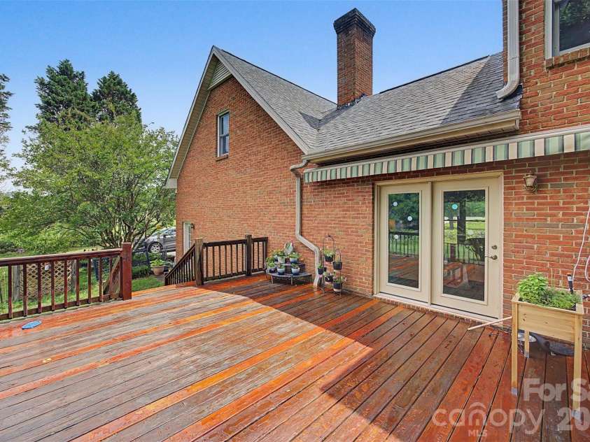 402 Providence Road, Waxhaw, NC 28173.  MLS# CAR4383311, YatesRealty ID 34911. 
