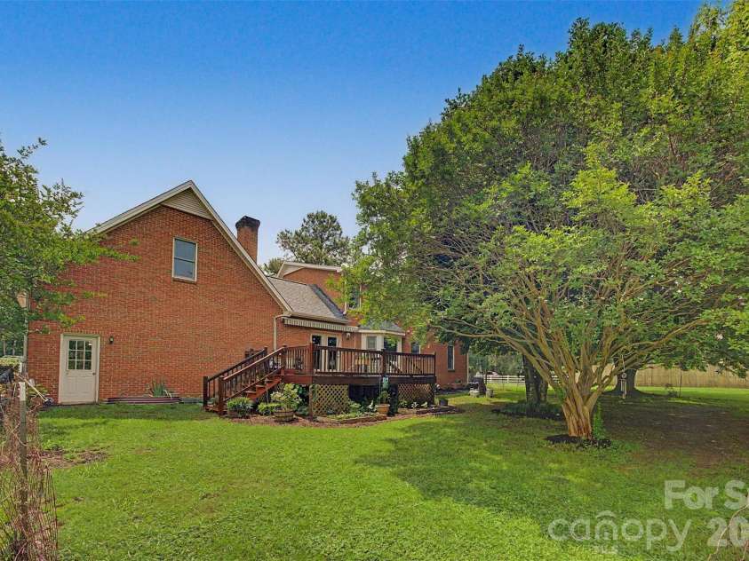 402 Providence Road, Waxhaw, NC 28173.  MLS# CAR4383311, YatesRealty ID 34911. 