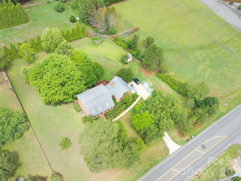 402 Providence Road, Waxhaw, NC 28173.  MLS# CAR4383311, YatesRealty ID 34911. 
