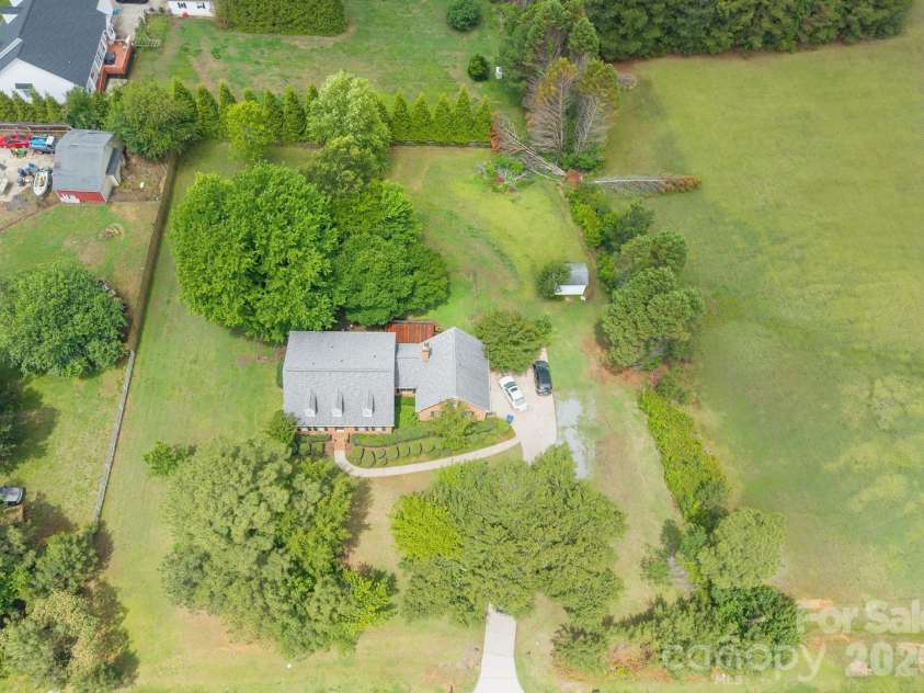 402 Providence Road, Waxhaw, NC 28173.  MLS# CAR4383311, YatesRealty ID 34911. 