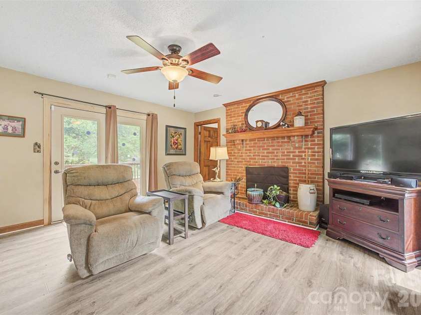 402 Providence Road, Waxhaw, NC 28173.  MLS# CAR4383311, YatesRealty ID 34911. Den